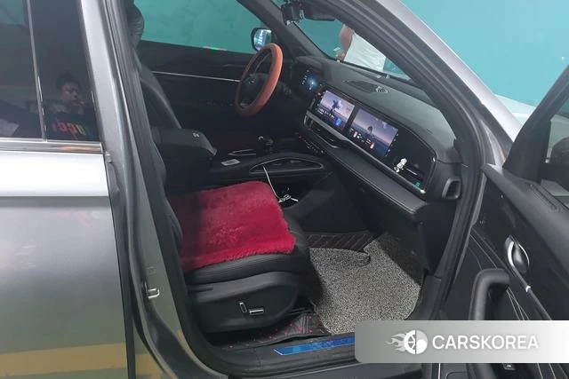 Geely Automobile Xingyue L 2026 Серебристо-серый из Китая, фото 2