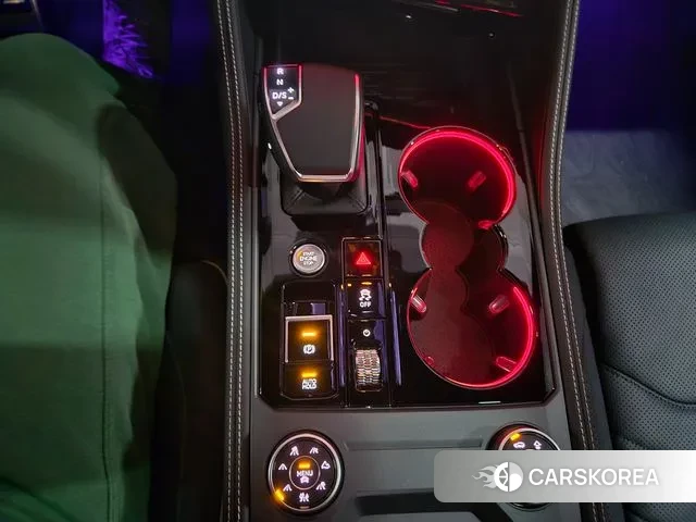 Volkswagen Touareg 3rd generation 2025 Черный из Кореи, фото 2