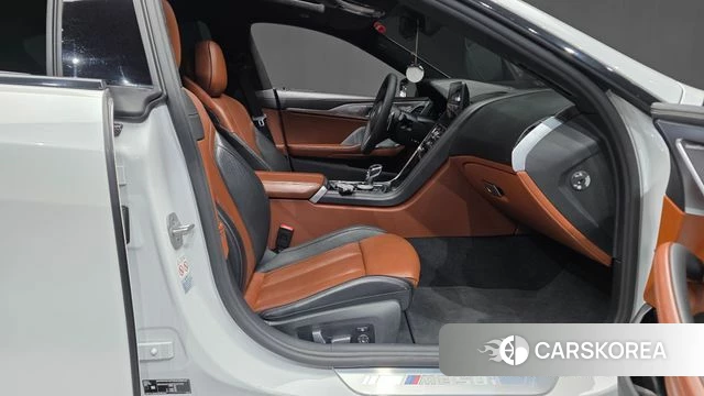 BMW 8 Series (G15) 2022 Белый из Кореи, фото 2