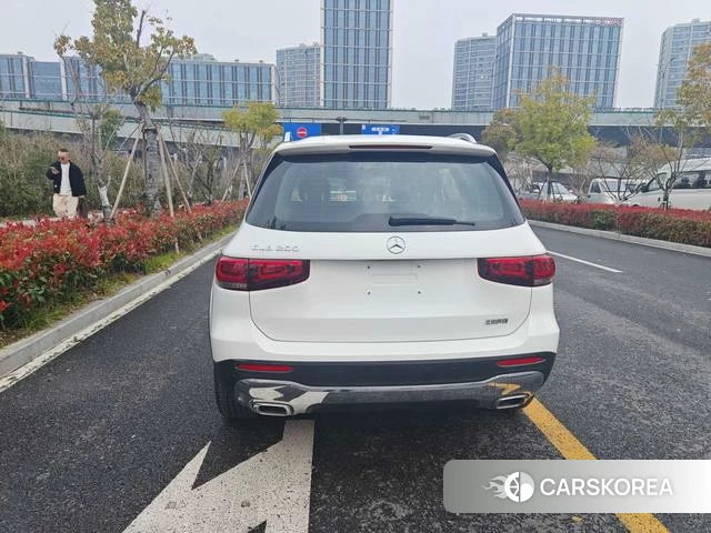 Mercedes-Benz GLB 2023 Белый из Китая, фото 2