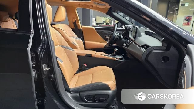 Lexus ES300h 7th generation 2024 Черный из Кореи, фото 2