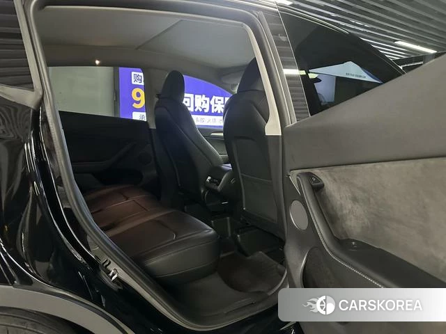 Tesla Model Y 2023 Черный из Китая, фото 2