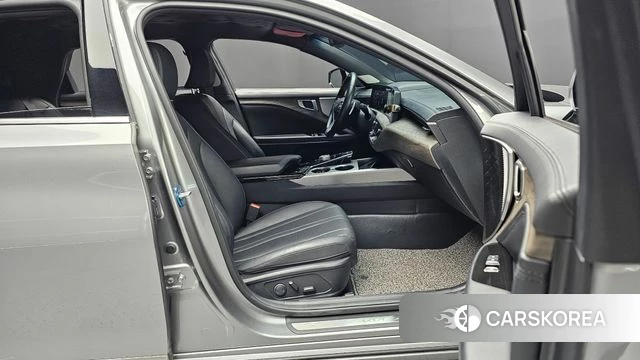 Kia K8 2023 Серебристо-серый из Кореи, фото 2