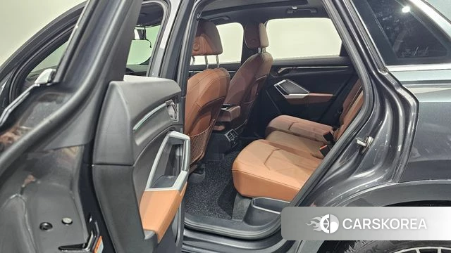 Audi Q3 (F3) 2022 Серый из Кореи, фото 2