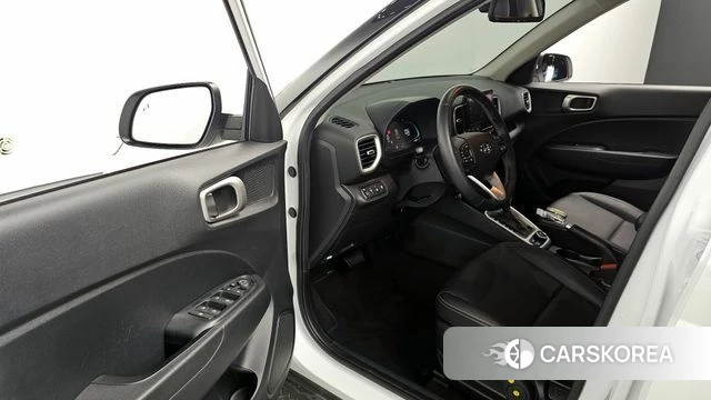 Hyundai Venue 2023 Белый из Кореи, фото 2