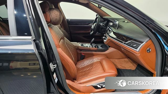 BMW 7 Series (G11) 2020 Черный из Кореи, фото 2