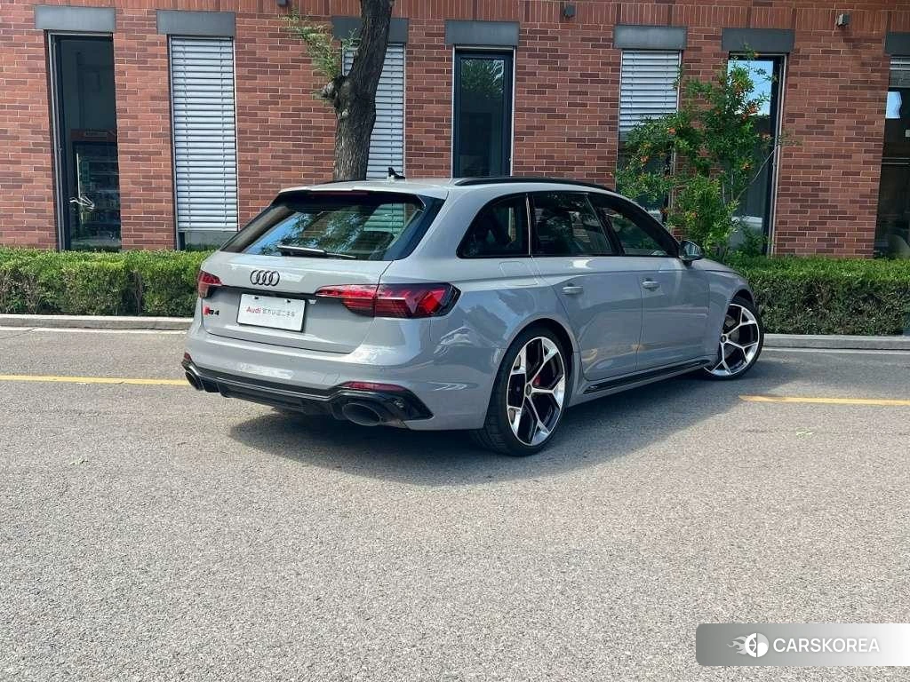 Audi RS 4 2023 Серебристо-серый из Китая, фото 2