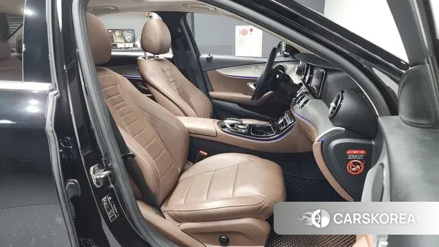 Mercedes-Benz E-Class W213 2018 Черный из Кореи, фото 2