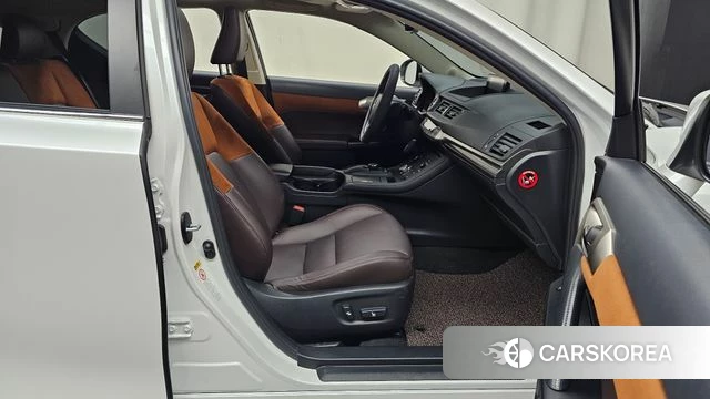 Lexus CT200h 2019 Белый из Кореи, фото 2