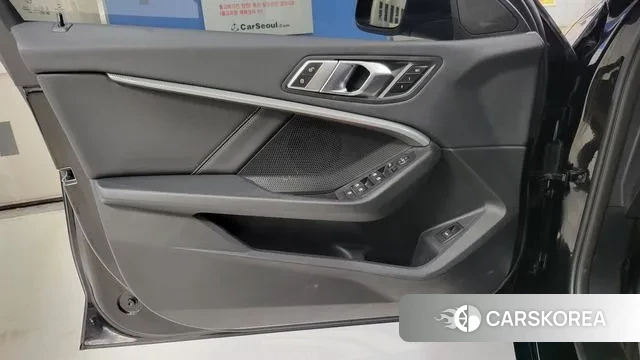 BMW 1 Series (F40) 2023 Черный из Кореи, фото 2