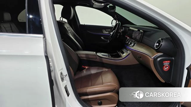 Mercedes-Benz E-Class W213 2021 Белый из Кореи, фото 2