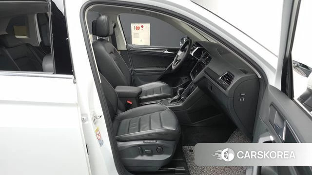 Volkswagen Tiguan second Generation 2021 Белый из Кореи, фото 2