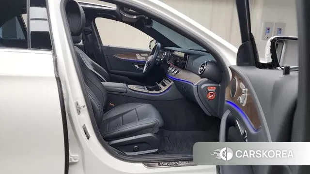 Mercedes-Benz E-Class W213 2022 Белый из Кореи, фото 2