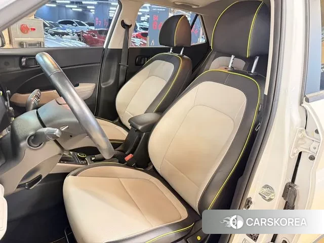 Hyundai Venue 2023 Белый из Кореи, фото 2