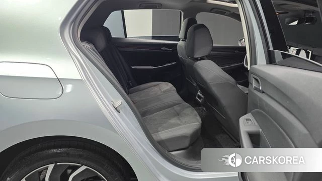 Volkswagen Golf 8th Generation 2022 Серебряный из Кореи, фото 2