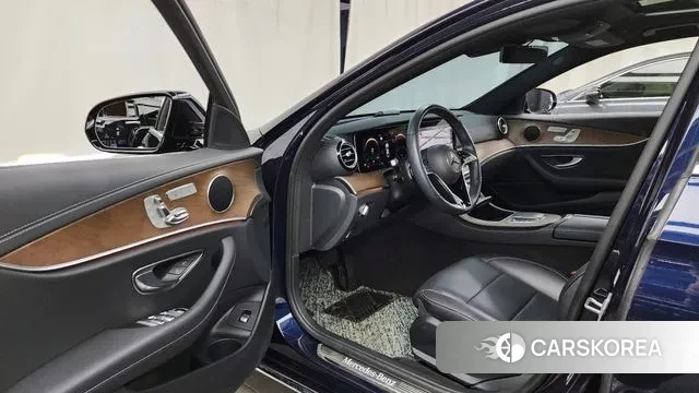 Mercedes-Benz E-Class W213 2021 Синий из Кореи, фото 2
