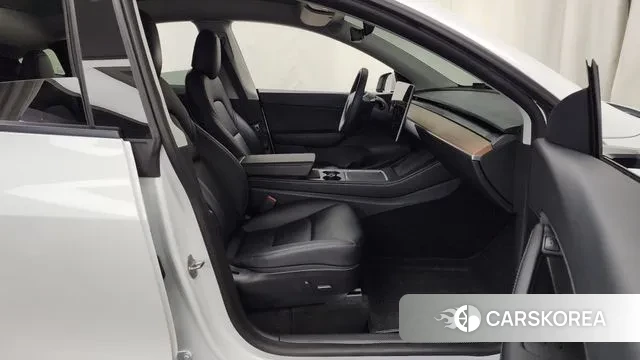 Tesla Model Y 2021 Белый из Кореи, фото 2