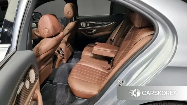 Mercedes-Benz E-Class W213 2021 Серебряный из Кореи, фото 2