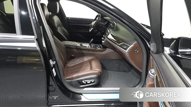 BMW 7 Series (G11) 2020 Черный из Кореи, фото 2