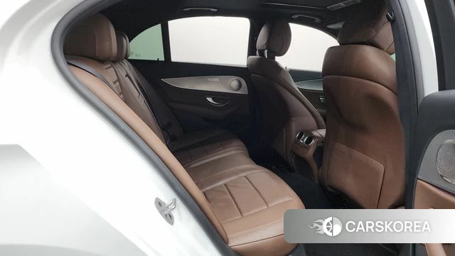 Mercedes-Benz E-Class W213 2018 Белый из Кореи, фото 2