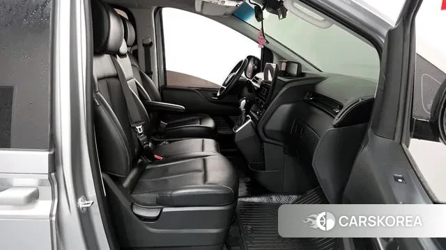 Hyundai Staria 2023 Серебристо-серый из Кореи, фото 2