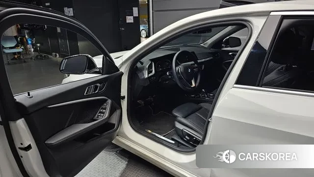 BMW 1 Series (F40) 2021 Белый из Кореи, фото 2