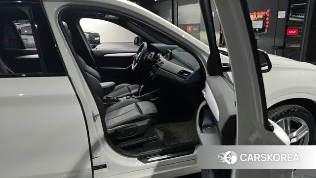 BMW X1 (F48) 2020 Белый из Кореи, фото 2