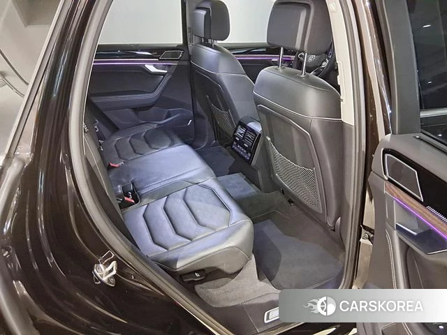 Volkswagen Touareg 3rd generation 2024 Коричневый из Кореи, фото 2