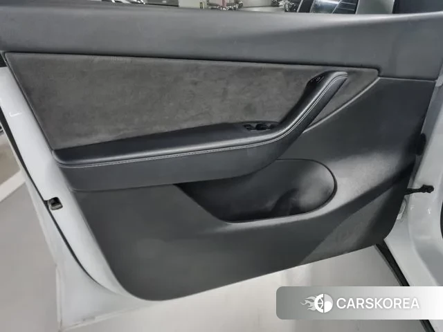 Tesla Model Y 2021 Белый из Кореи, фото 2