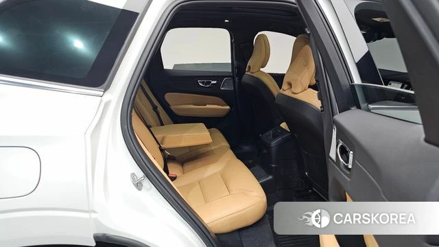 Volvo XC60 second Generation 2024 Белый из Кореи, фото 2