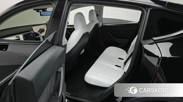 Tesla Model Y 2023 Черный из Кореи, фото 2
