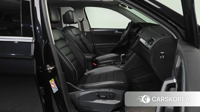 Volkswagen Tiguan second Generation 2022 Черный из Кореи, фото 2