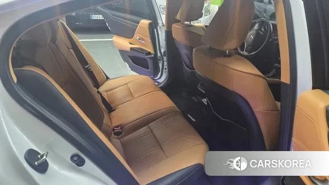 Lexus ES300h 7th generation 2022 Белый из Кореи, фото 2