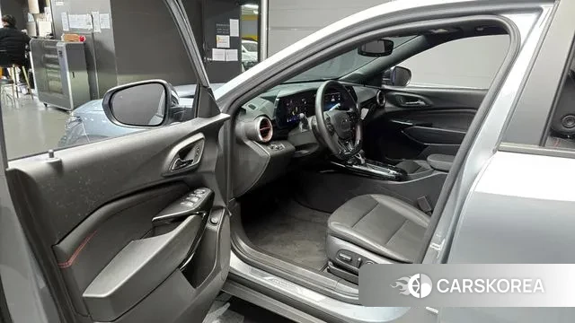 Chevrolet (GM Daewoo) Trax Crossover 2024 Серебристо-серый из Кореи, фото 2