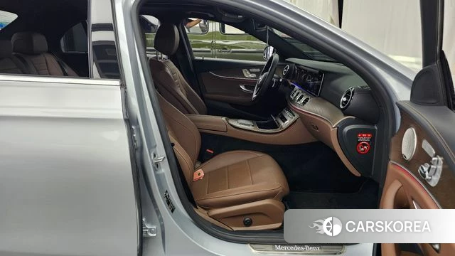Mercedes-Benz E-Class W213 2021 Серебряный из Кореи, фото 2