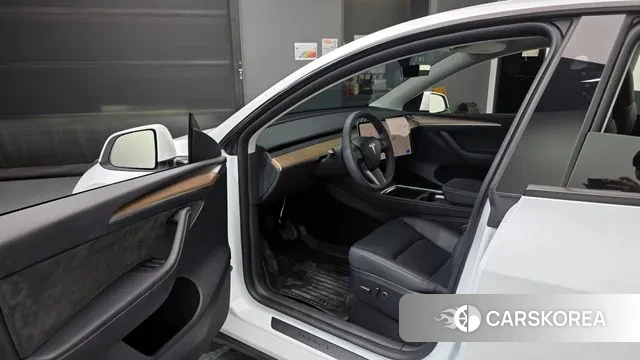 Tesla Model Y 2024 Белый из Кореи, фото 2