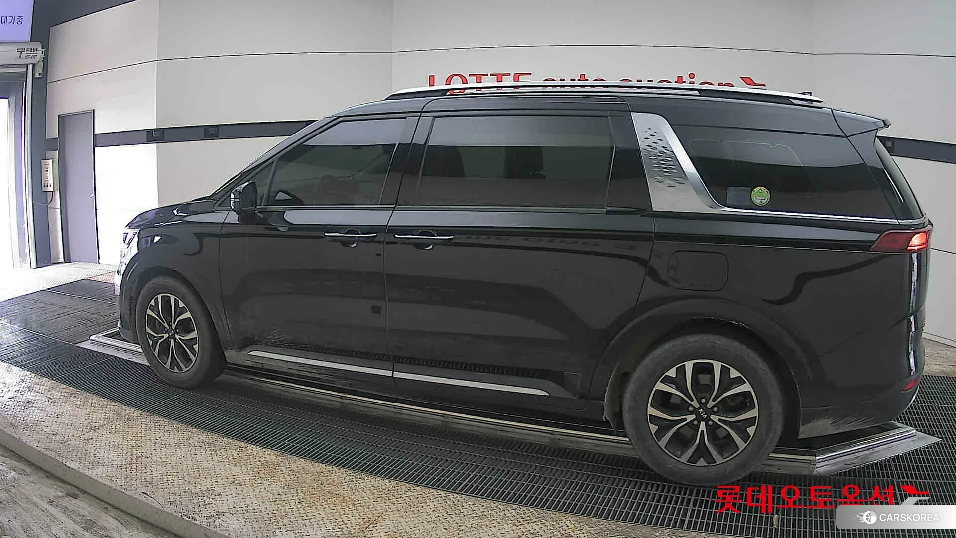 Kia Carnival 2021 Черный из Кореи, фото 2