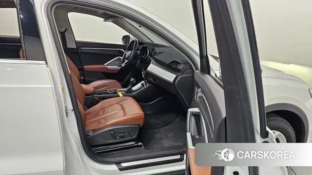 Audi Q3 (F3) 2020 Белый из Кореи, фото 2