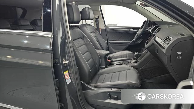 Volkswagen Tiguan second Generation 2021 Серый из Кореи, фото 2