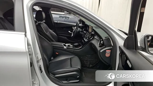 Mercedes-Benz C-Class W205 2018 Серебряный из Кореи, фото 2