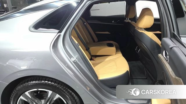 Kia K5 3rd generation 2023 Серебристо-серый из Кореи, фото 2