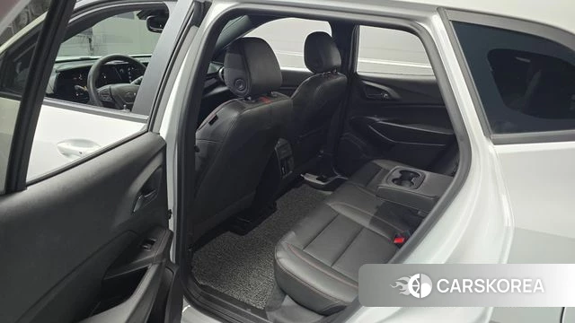 Chevrolet (GM Daewoo) Trax Crossover 2023 Белый из Кореи, фото 2