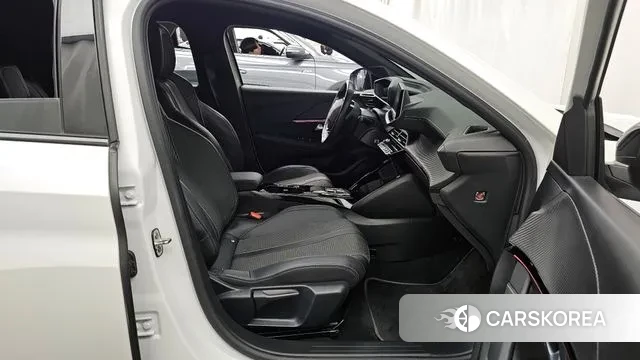 Peugeot e-208 second Generation 2022 Белый из Кореи, фото 2