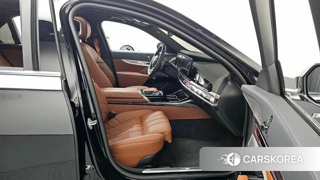 BMW 7 Series (G70) 2025 Черный из Кореи, фото 2