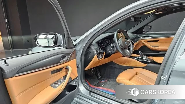 BMW 5 Series (G30) 2023 Серый из Кореи, фото 2