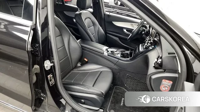 Mercedes-Benz C-Class W205 2018 Черный из Кореи, фото 2