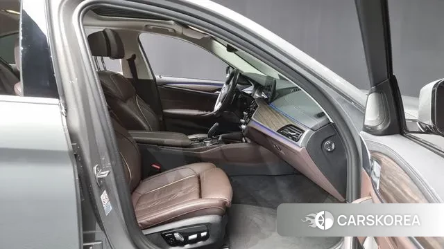 BMW 5 Series (G30) 2022 Серый из Кореи, фото 2