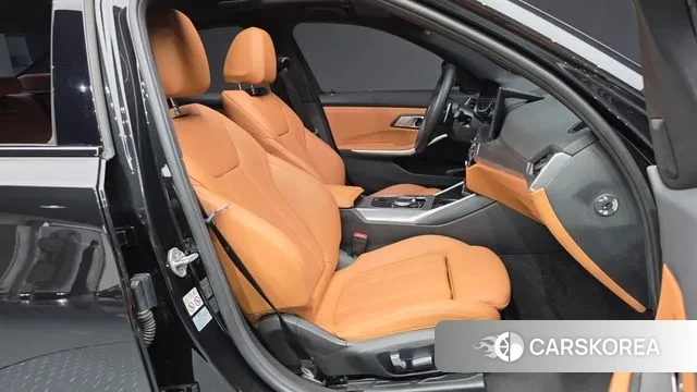 BMW 3 Series (G20) 2023 Черный из Кореи, фото 2