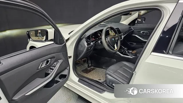 BMW 3 Series (G20) 2019 Белый из Кореи, фото 2