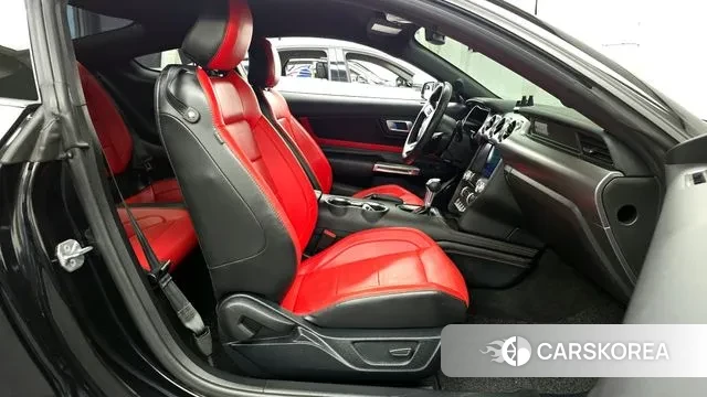 Ford Mustang 2022 Черный из Кореи, фото 2